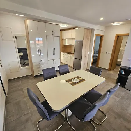 Karigo 4 Apartment Makarska